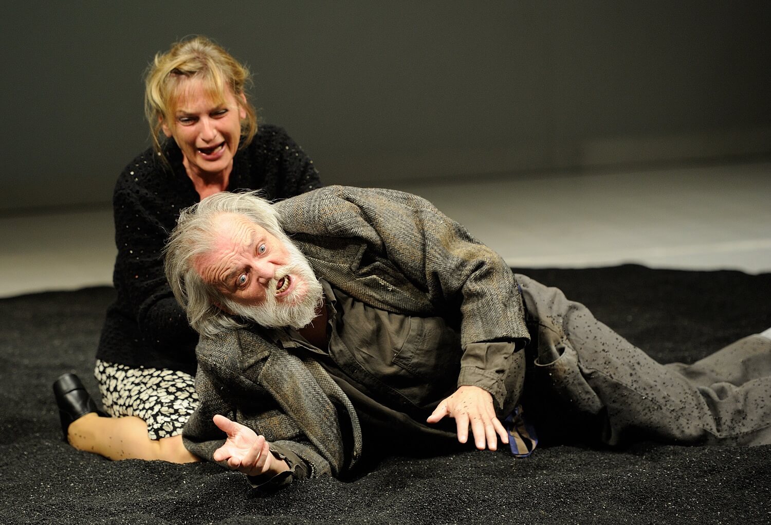 Beáta Drotárová s Ľubom Záhonom v inscenácii Zločin a trest z roku 2012 - foto: Joseph Marčinský