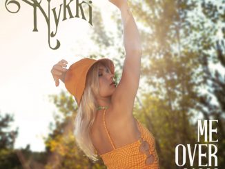 Speváčka Nykki spieva o sebahodnote v posilňujúcej novinke Me Over You