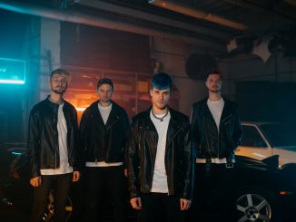 Česko-slovenská kapela John Wolfhooker vydáva singel Singularity: Od vnútorného rozpoloženia po nadvládu strojov