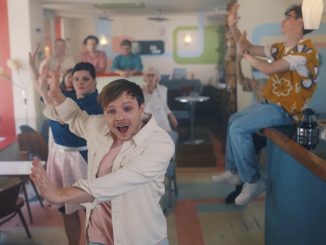 Thom Artway pokračuje v českej tvorbe a s novým singlom „Buď se mnou“ vydáva tanečný videoklip, kde neistotu strieda optimizmus a nádej