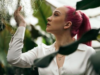 Tereza MAŠKOVÁ vydáva singel a klip DÍVEJ SE NA MĚ venovaný všetkým ženám, ktoré stratili a znovuobjavili samy seba
