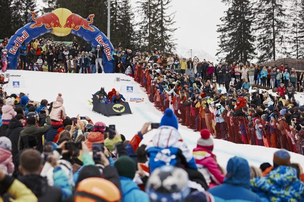 Red Bull Jump and Freeze_Jasna_2023_03- Participants performing at the Red Bull Jump & Freeze in Jasna, Slovakia on April 1, 2023. // Matus Zetak / Red Bull Content Pool // SI202304090305 // Usage for editorial use only //