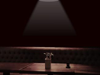 Vlčák přichází se svým prvním česky zpívaným singlem Bar U polámaný kočky Artwork – Vlčák – Bar U polámaný kočky