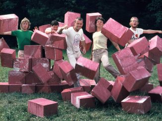 Vychádza unikátny NULTÝ ALBUM skupiny ELÁN s bohatým textom o vzniku jendotlivých piesní Elán singel Archív OPUS (C) Karol Dlugolinský