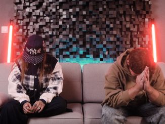 Peter Juhás a Sharlota predstavujú emotívny duet Tisíce důvodů Sequence 04.00_01_39_21.Still014