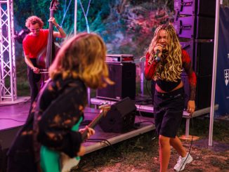 SHARPE 2026 a Trenčín 2026 spájajú sily. Na festivale vznikne pódium Garáž pre nové kapely Garáž ilustračné