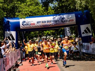 SVET BEŽAL PRE TÝCH, KTORÍ NEMÔŽU: REKORDNÝ WINGS FOR LIFE WORLD RUN 2026 SPOJIL STÁTISÍCE ĽUDÍ, SILNÚ STOPU ZANECHALO AJ SLOVENSKO 2026 WFLWR_01_Start_foto Filip Nagy